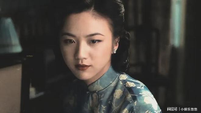 出场的汤唯让大家看清她在韩娱的地位j9国际站风水轮流转！青龙奖上压轴(图3)