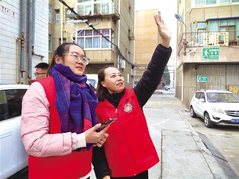 东社区：“窗帘之约”开合之间的温暖守护j9九游会入口西固区丨先锋路街道公园路(图2)